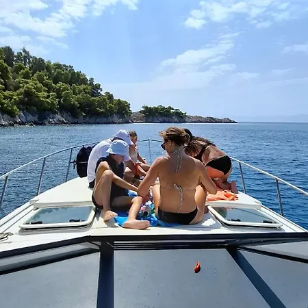 Our Cruises 보트호텔 스코펠로스 타운