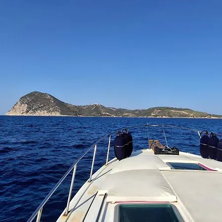 Our Cruises 보트호텔 스코펠로스 타운