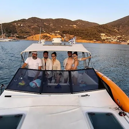 Our Cruises 보트호텔